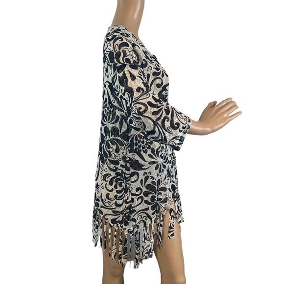 Chico's Travelers Lace Fringe Pullover Blouse Black/Ecru Baroque Size 2 Travel - Picture 2 of 7